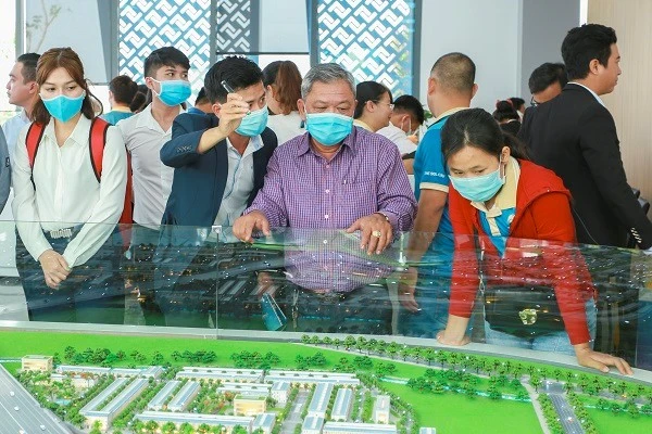 Nhiều nhà đầu tư tại Hà Nội và Hồ Chí Minh đã tìm đường và mạnh tay đầu tư các sản phẩm bất động sản miền Tây 